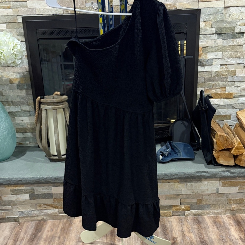 Elegant One-Shoulder Black Dress
